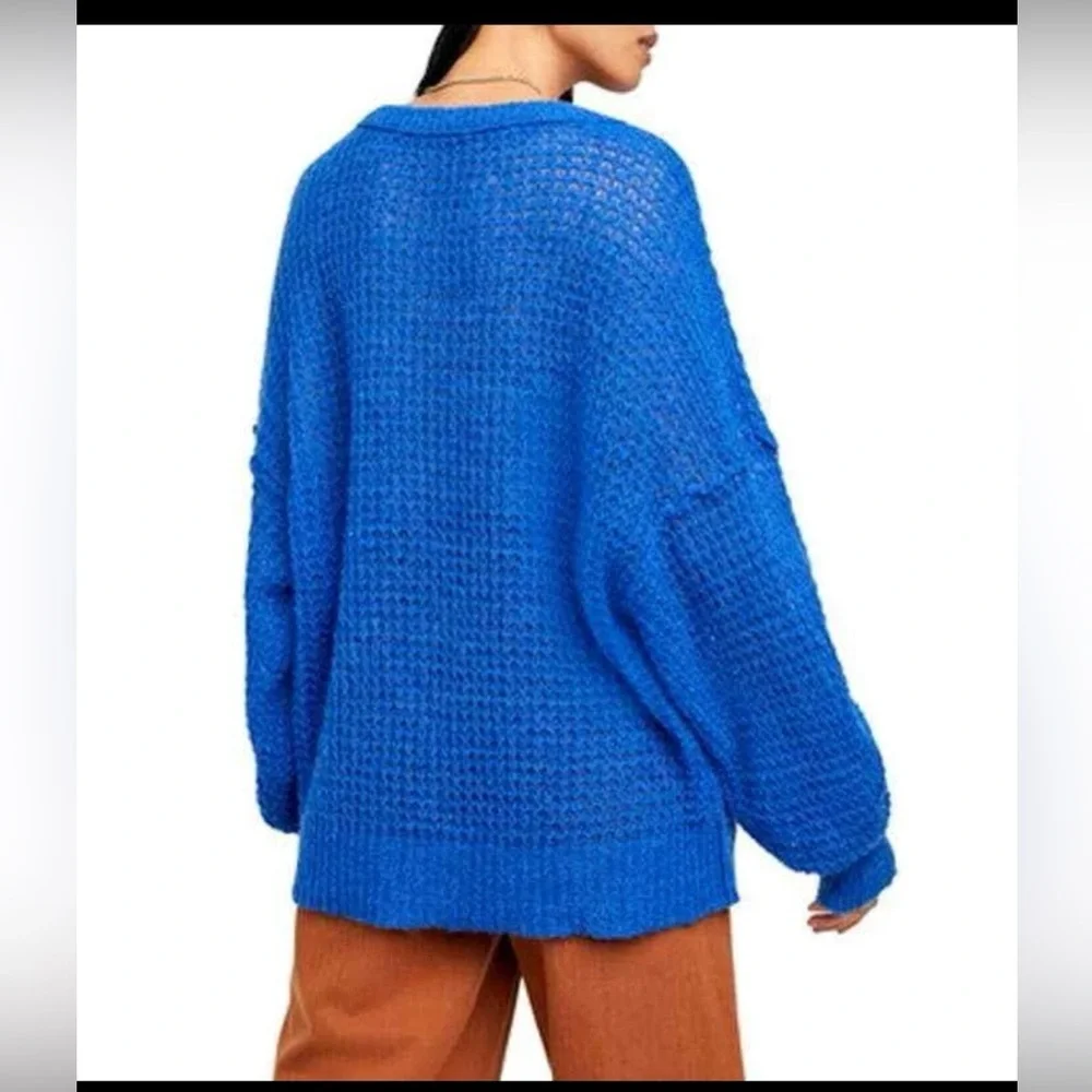 Free People Lightweight KnIt V-Neck In Parrot Blue , size S - Picture 5 of 10